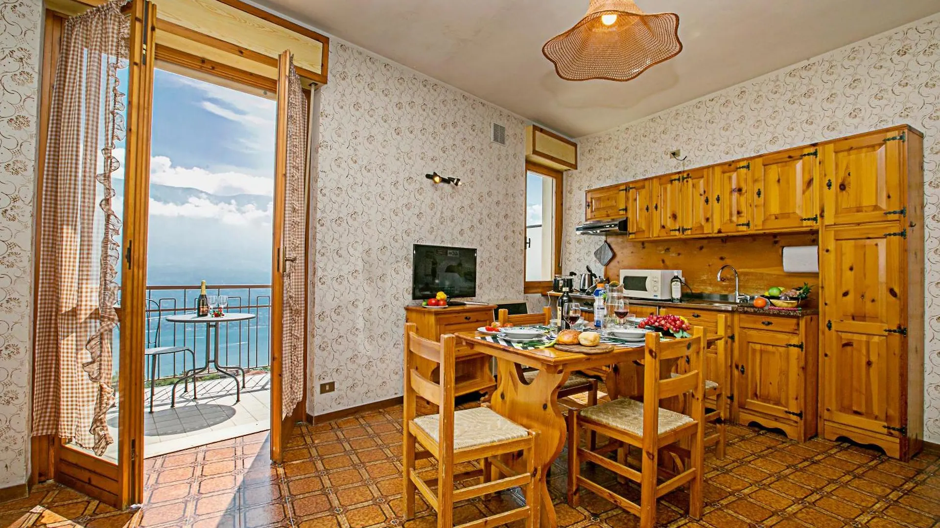 アパート Tremosine Wonderful Lake View 2 - Happy Rentals イタリア